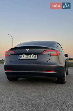 Седан Tesla Model 3 2022 в 