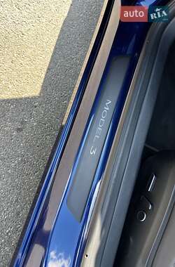 Седан Tesla Model 3 2023 в 