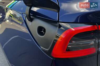Седан Tesla Model 3 2023 в 