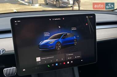 Седан Tesla Model 3 2023 в 