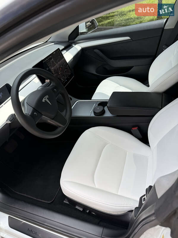 Седан Tesla Model 3 2022 в Киеве