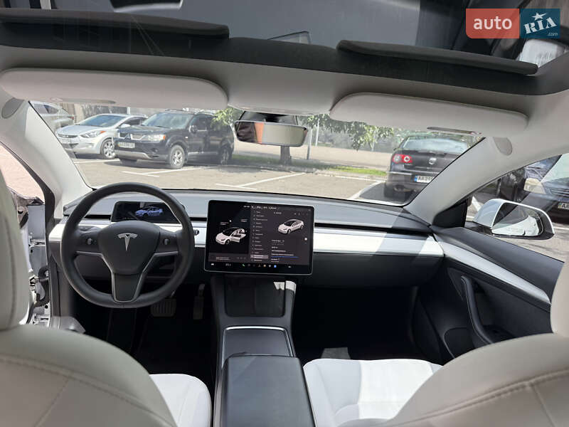 Седан Tesla Model 3 2022 в Киеве