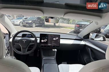 Седан Tesla Model 3 2022 в 