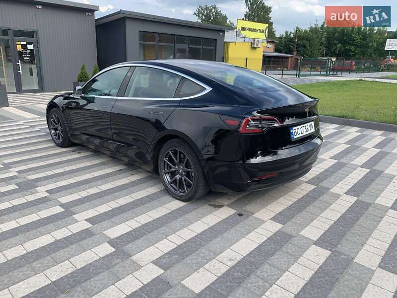 Седан Tesla Model 3 2018 в Львові