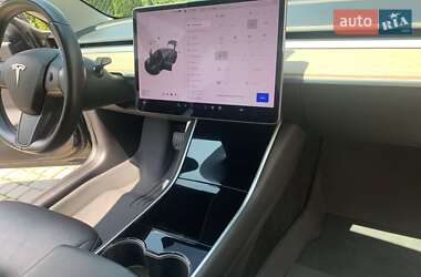 Седан Tesla Model 3 2018 в Львові