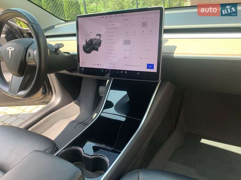 Седан Tesla Model 3 2018 в Львові
