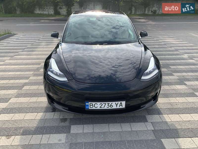 Седан Tesla Model 3 2018 в Львові