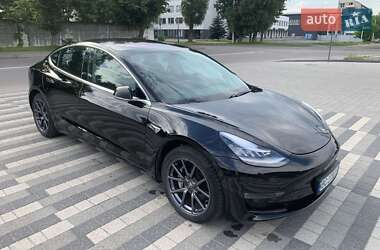 Седан Tesla Model 3 2018 в Львові