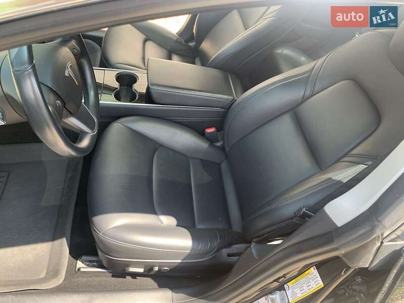 Седан Tesla Model 3 2018 в Львові