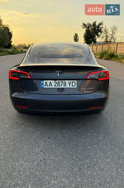 Седан Tesla Model 3 2023 в 