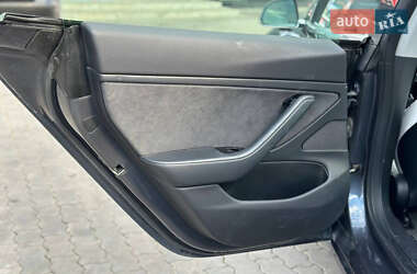 Седан Tesla Model 3 2019 в 
