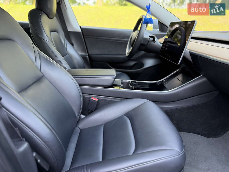 Седан Tesla Model 3 2019 в Києві
