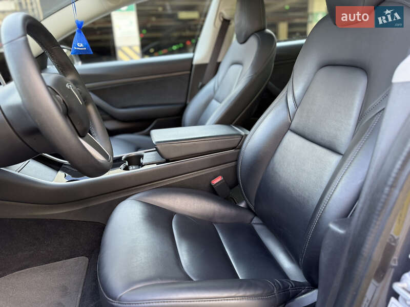 Седан Tesla Model 3 2019 в Києві