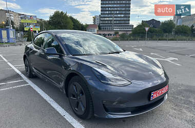 Седан Tesla Model 3 2023 в 