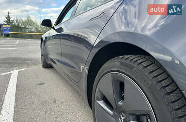 Седан Tesla Model 3 2023 в 