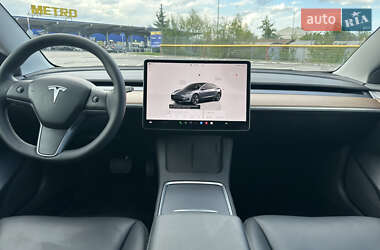 Седан Tesla Model 3 2023 в 