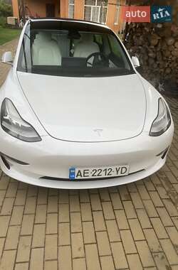 Седан Tesla Model 3 2019 в Дніпрі