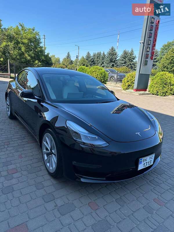 Седан Tesla Model 3 2023 в Луцьку