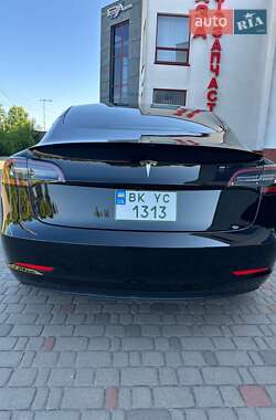 Седан Tesla Model 3 2023 в Луцке