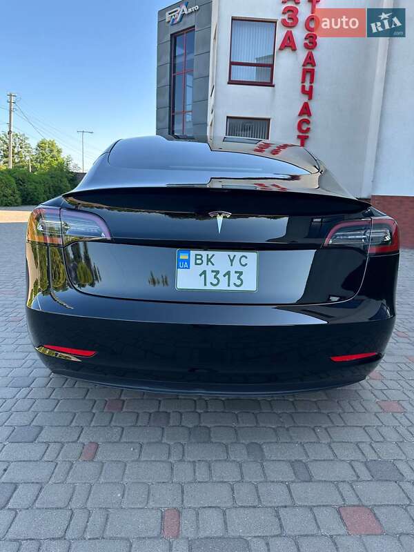 Седан Tesla Model 3 2023 в Луцке