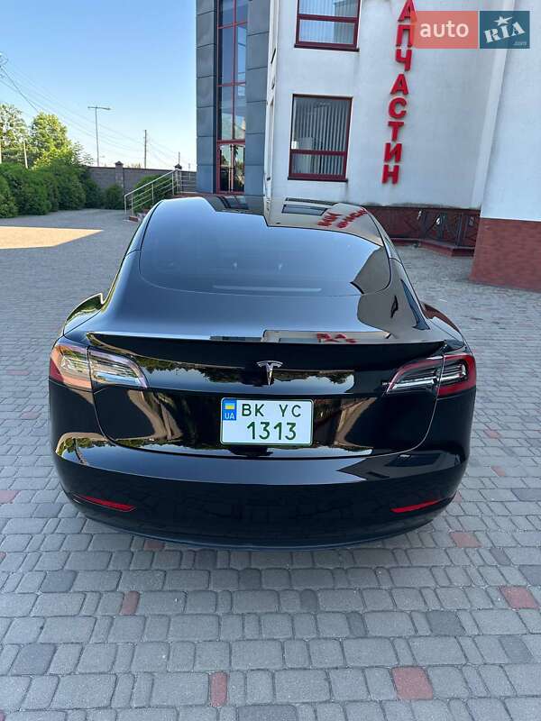 Седан Tesla Model 3 2023 в Луцьку