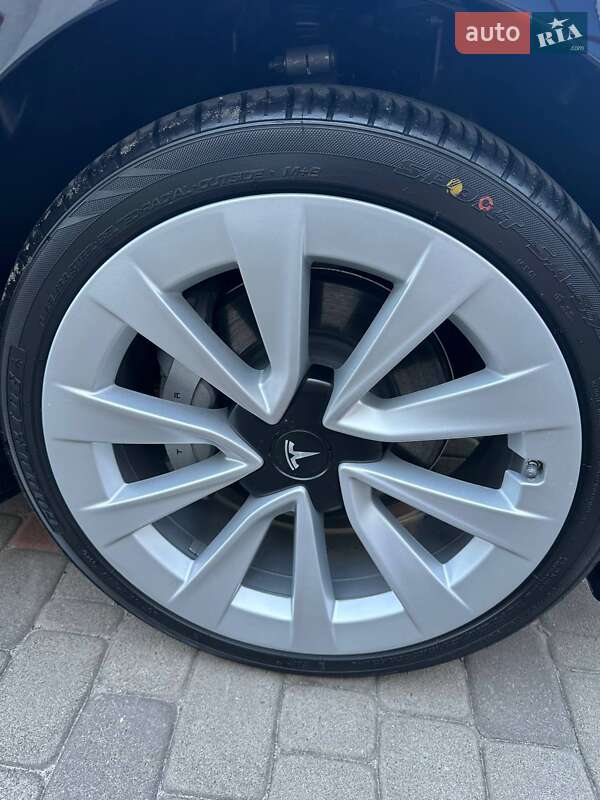 Седан Tesla Model 3 2023 в Луцьку