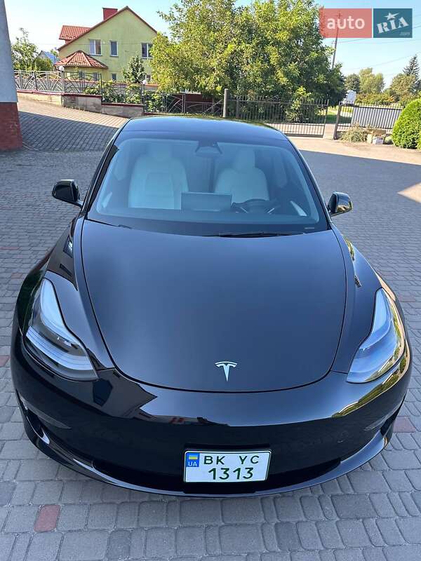 Седан Tesla Model 3 2023 в Луцьку
