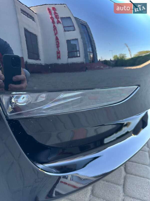 Седан Tesla Model 3 2023 в Луцьку