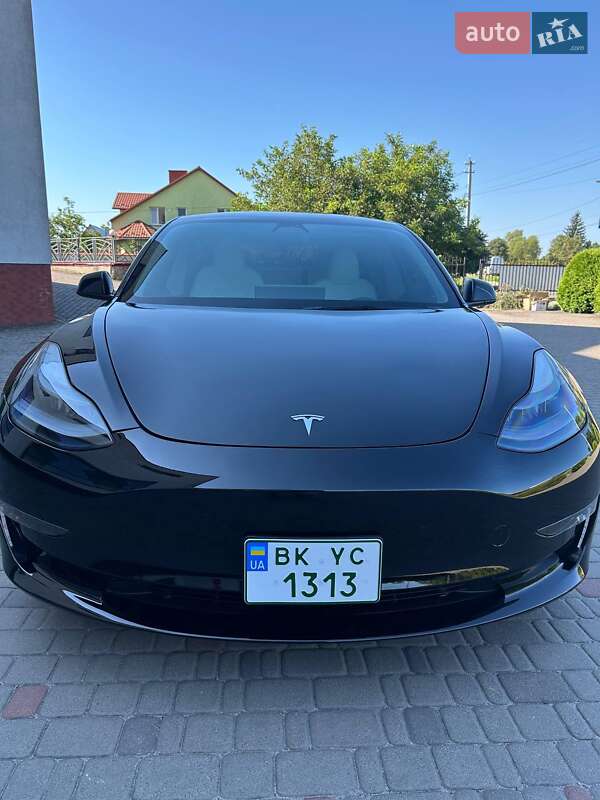 Седан Tesla Model 3 2023 в Луцке