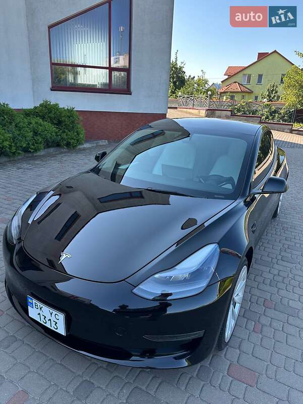 Седан Tesla Model 3 2023 в Луцьку