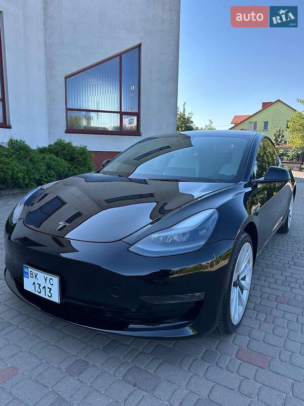 Седан Tesla Model 3 2023 в Луцьку