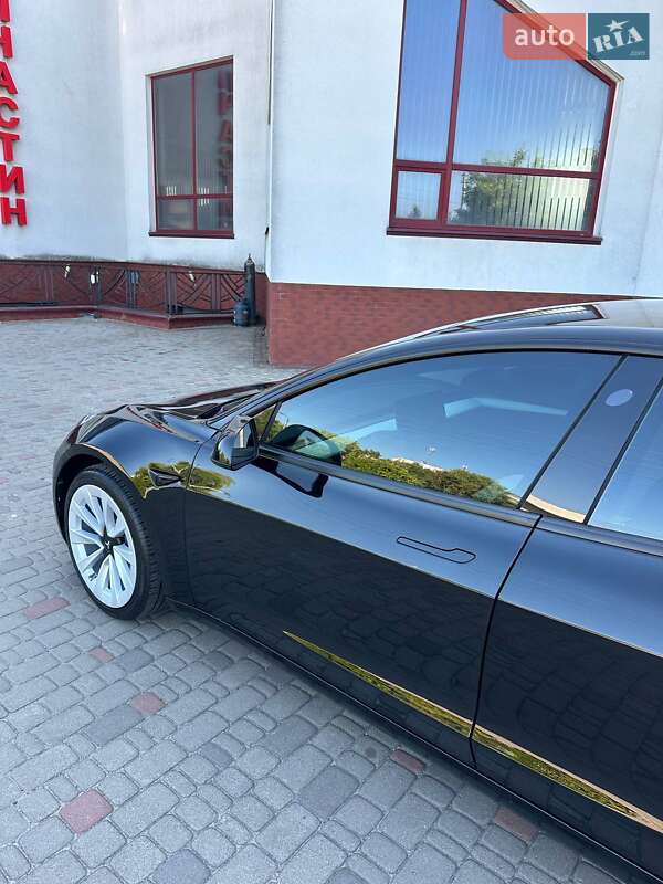 Седан Tesla Model 3 2023 в Луцке