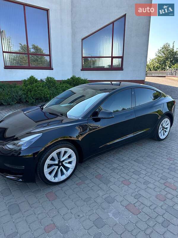 Седан Tesla Model 3 2023 в Луцьку