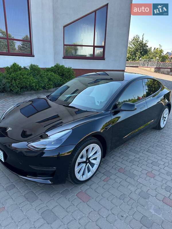 Седан Tesla Model 3 2023 в Луцьку