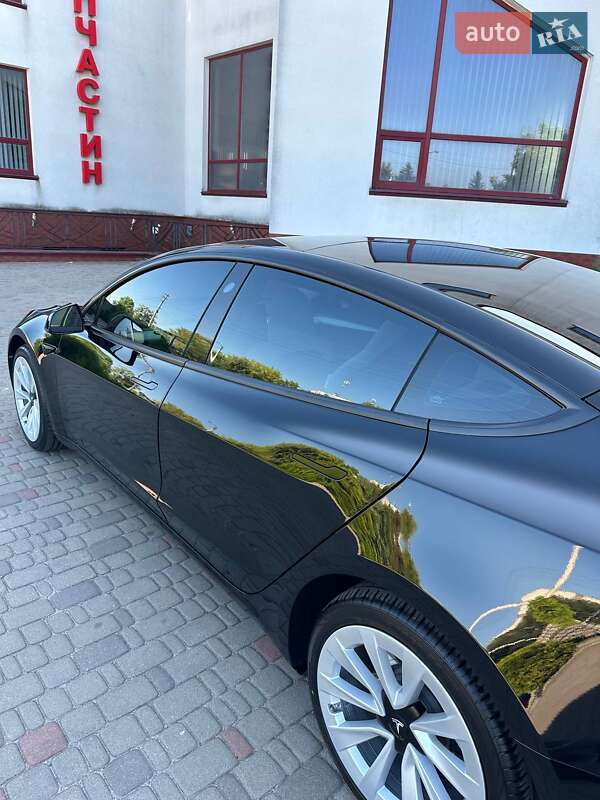 Седан Tesla Model 3 2023 в Луцьку