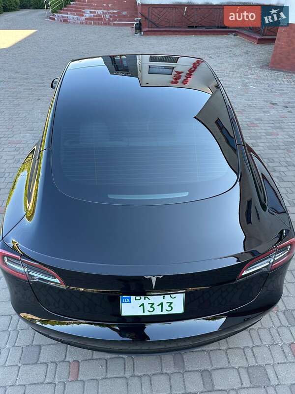 Седан Tesla Model 3 2023 в Луцьку
