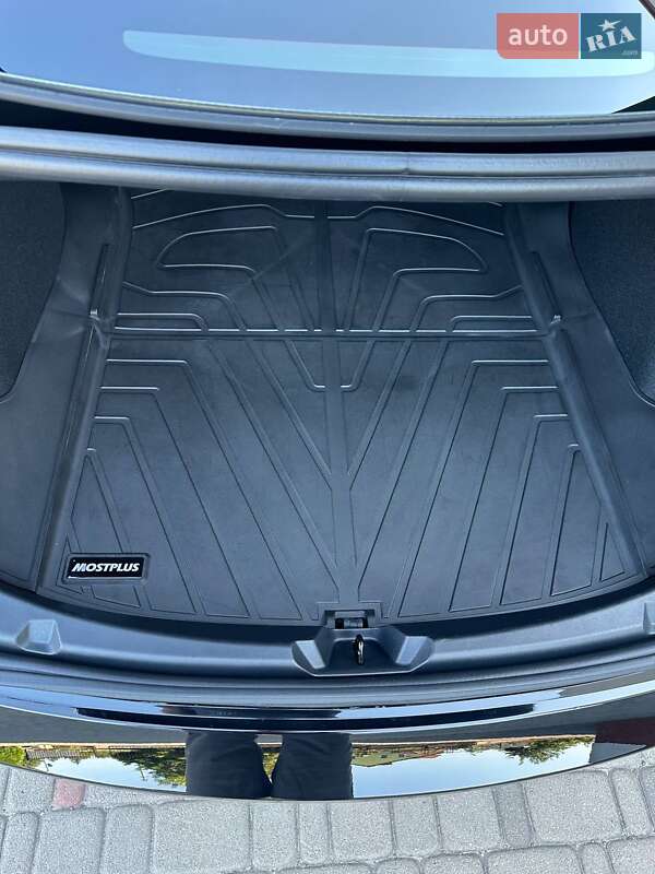 Седан Tesla Model 3 2023 в Луцьку