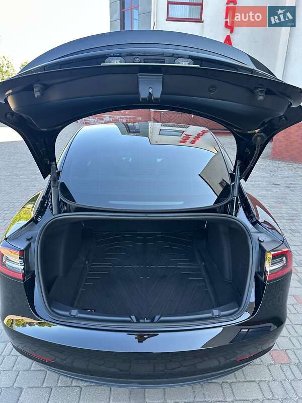 Седан Tesla Model 3 2023 в Луцьку
