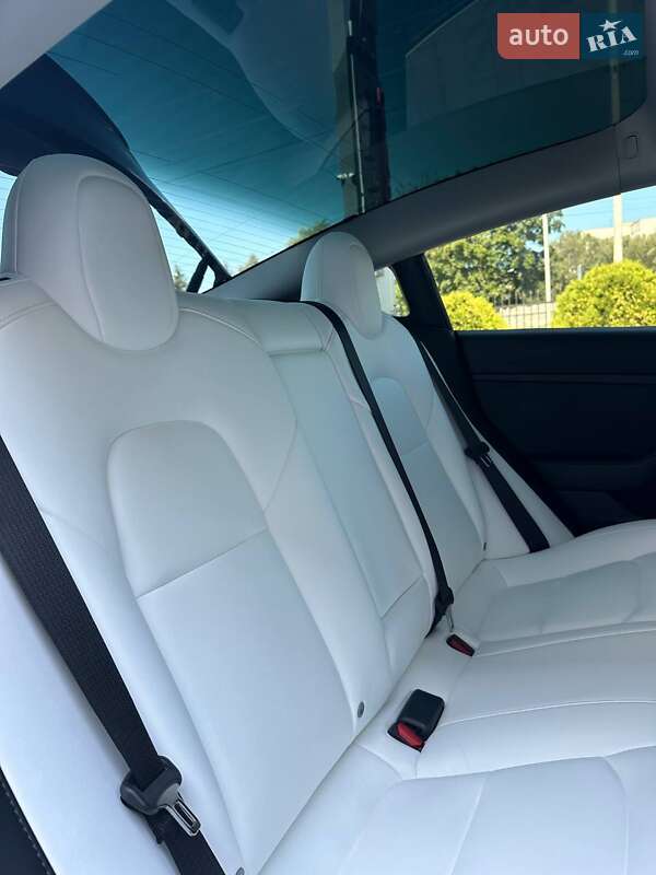 Седан Tesla Model 3 2023 в Луцьку