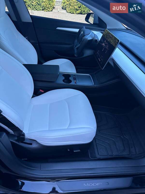 Седан Tesla Model 3 2023 в Луцке