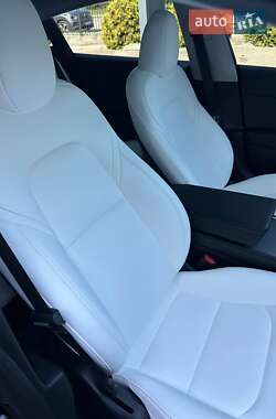Седан Tesla Model 3 2023 в Луцке