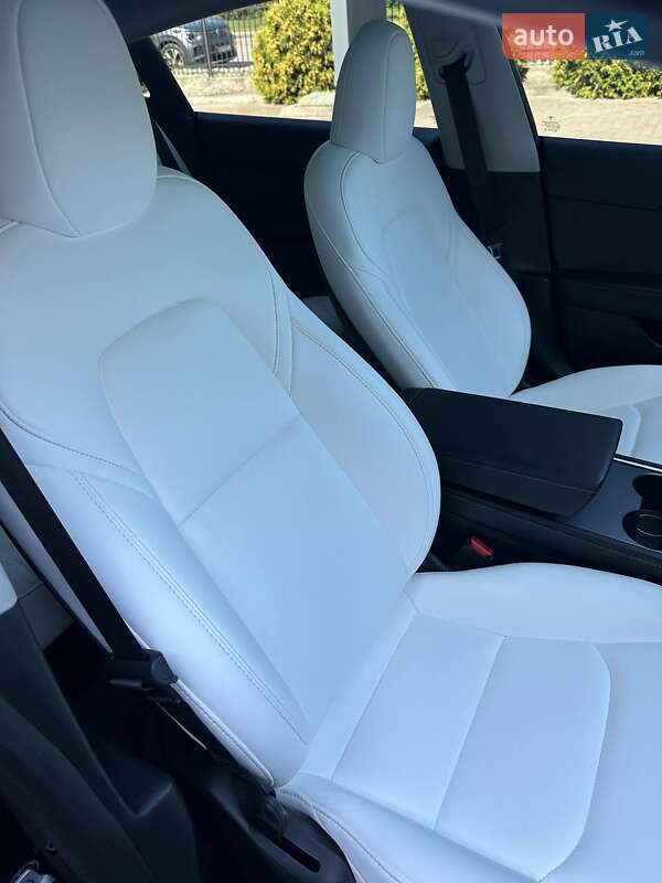 Седан Tesla Model 3 2023 в Луцке