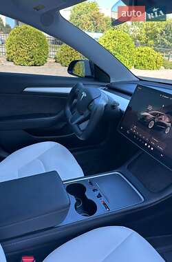 Седан Tesla Model 3 2023 в Луцке