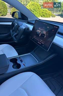 Седан Tesla Model 3 2023 в Луцке