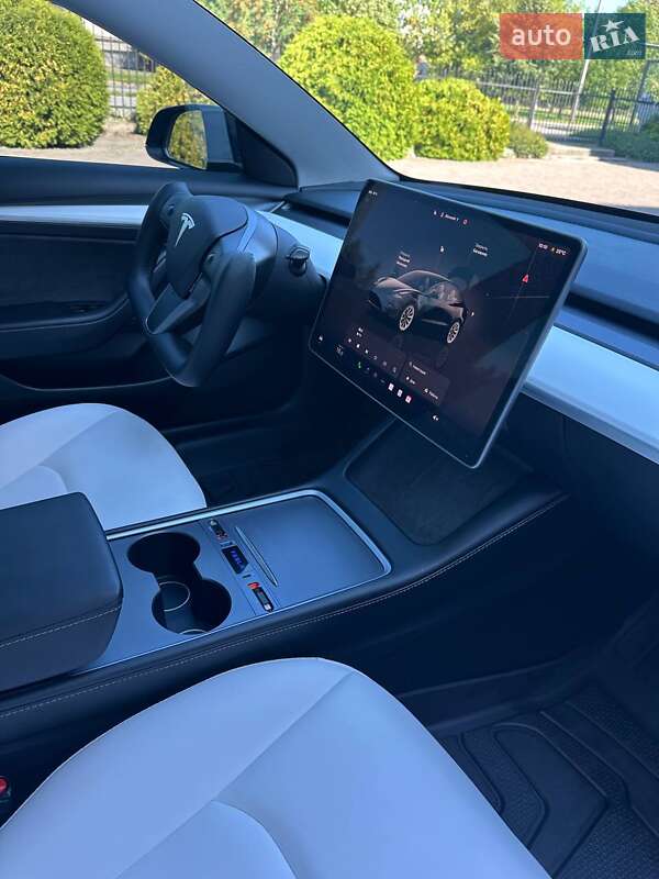 Седан Tesla Model 3 2023 в Луцке