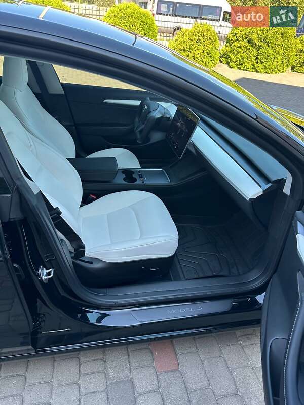 Седан Tesla Model 3 2023 в Луцьку