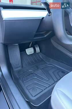 Седан Tesla Model 3 2023 в Луцке