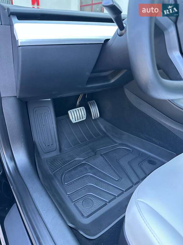 Седан Tesla Model 3 2023 в Луцке