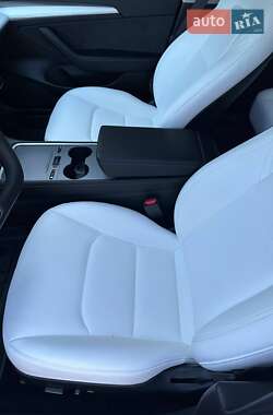 Седан Tesla Model 3 2023 в Луцьку