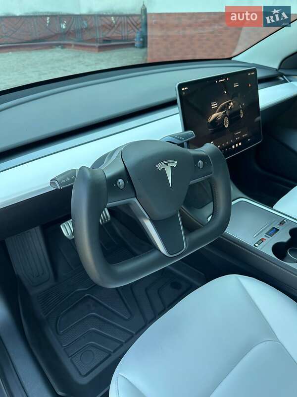 Седан Tesla Model 3 2023 в Луцьку